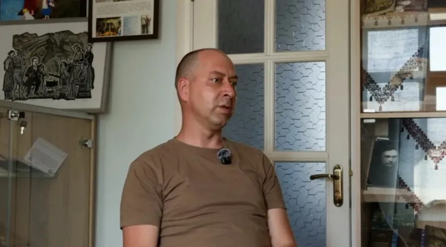 Павло Мотульський вважає справжнім дивом те, що може ходити й повернувся живим до своєї родини. Фото: "Вікна"