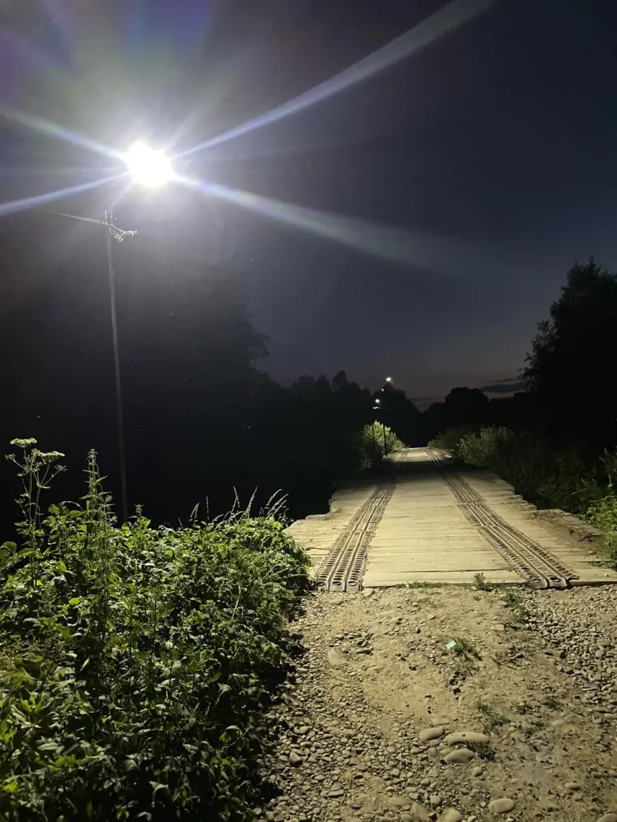 Міст через Лукву у Мислові уже освітлюється. Фото: Наталія Дзундза