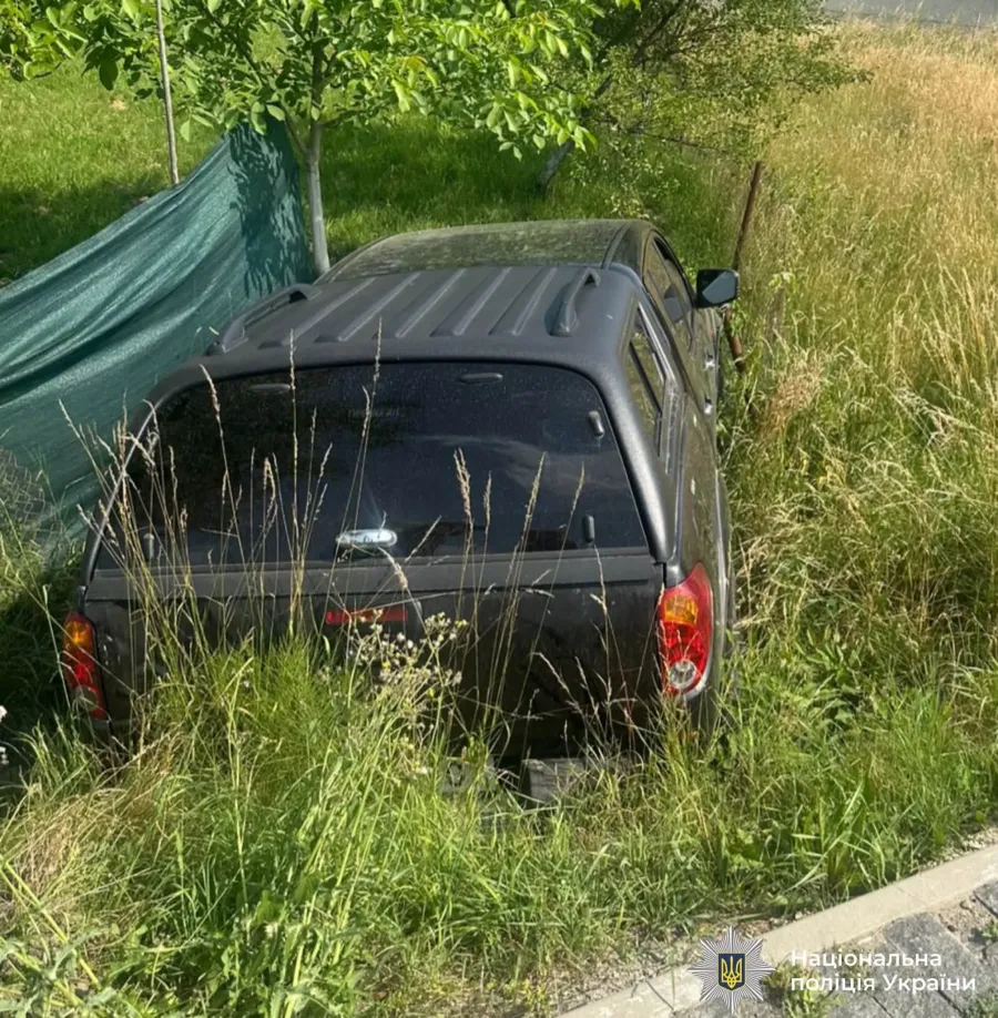Поліціянти встановлюють обставини ДТП