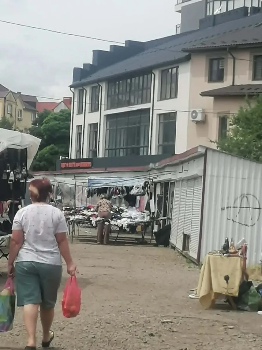 Торговий ряд збираються демонтувати. Фото: Богдана Тимчишин, "Вікна"