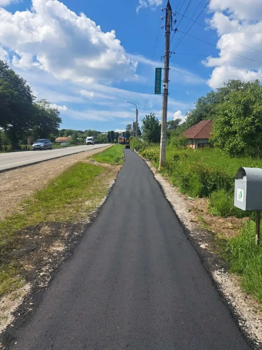 У Боднарові заасфальтували частину тротуару до повороту на Бринь