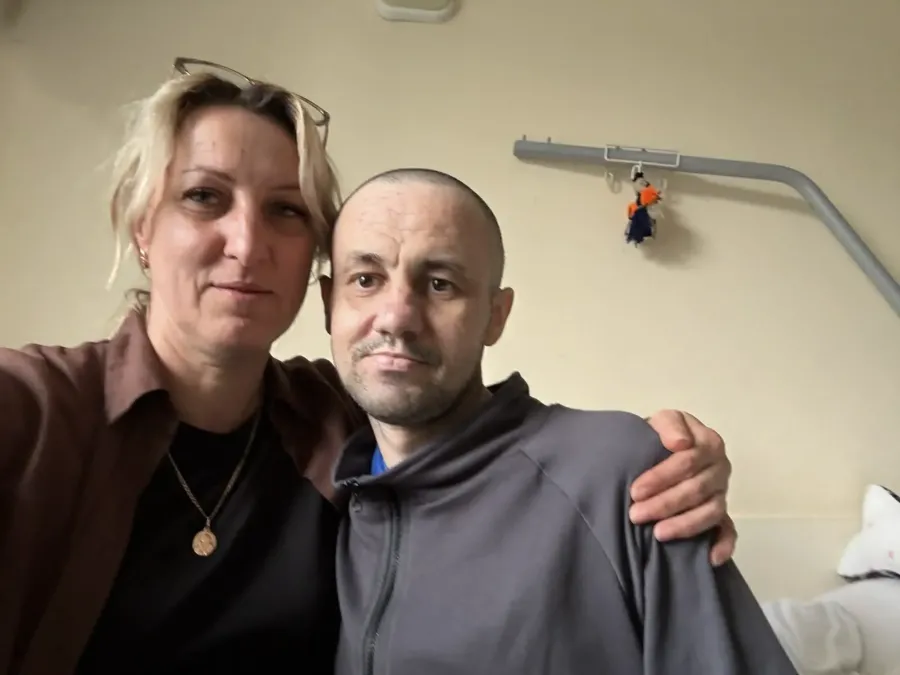 Ольга Чміль зі звільненим з полону племінником Мироном Борсукевичем