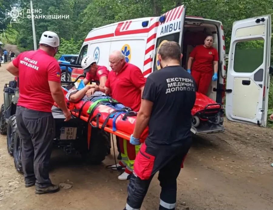 До місця події вирушили гірські рятувальники міста Косів