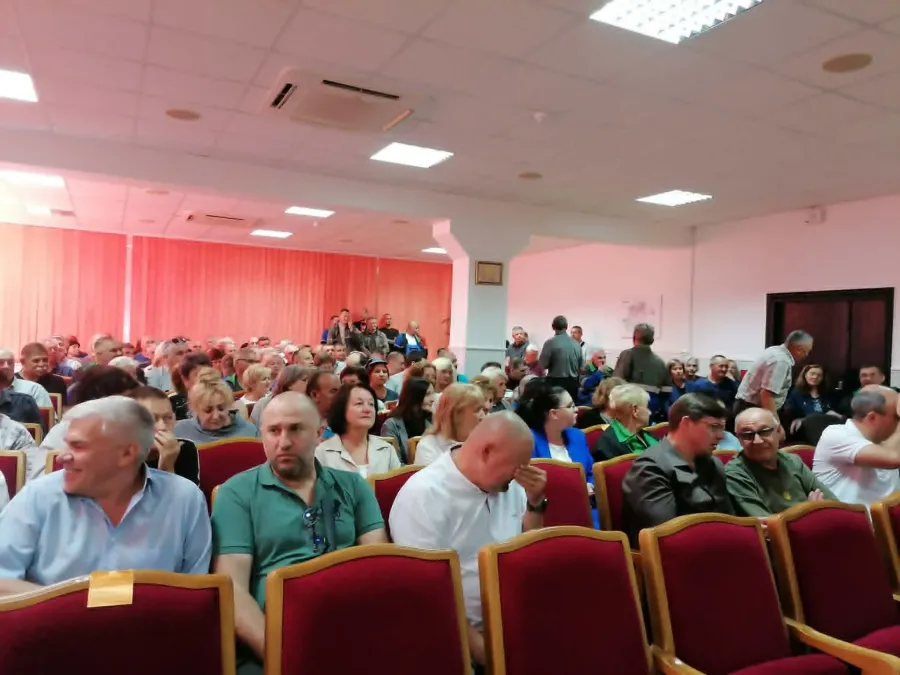 На відповідь власників колектив "Карпатнафтохіму" чекає до 1 серпня. Фото: Богдана Тимчишин, "Вікна"