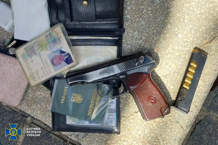 69-річний чоловік, який жив у Харкові. Спецслужби Росії завербували його для здійснення цього замаху