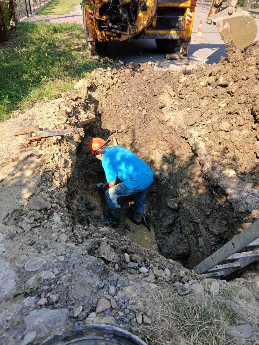 Комунальники два дні проводять аварійний ремонт на Височанці. Ілюстроване фото: "Калуська енергетична Компанія"