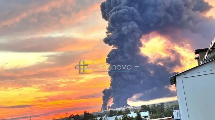 Підприємство входить до структури «Роснафти» та виробляє бензин