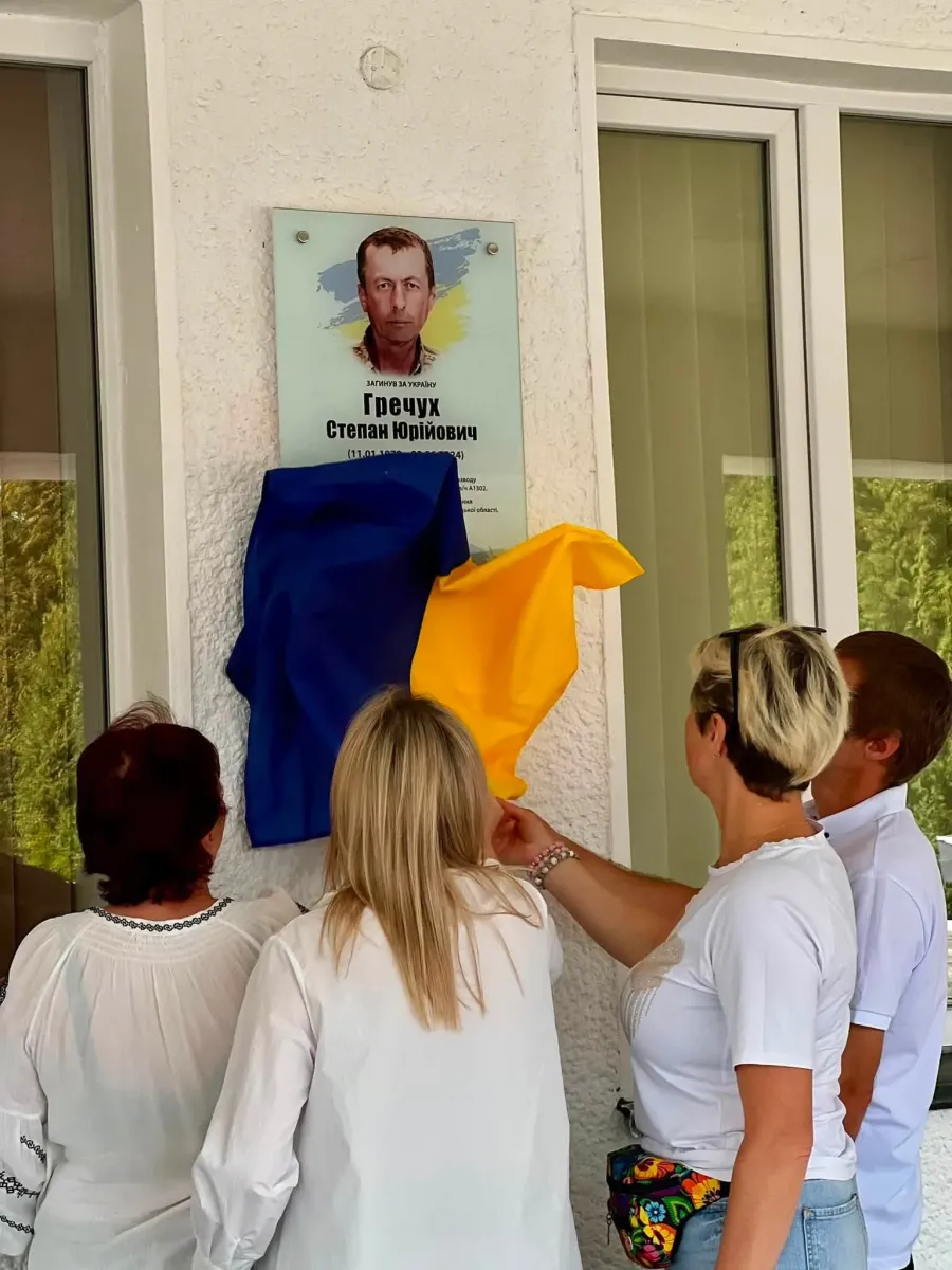 У Войнилові встановили меморіальні дошки полеглим землякам. Фото: Войнилівська громада