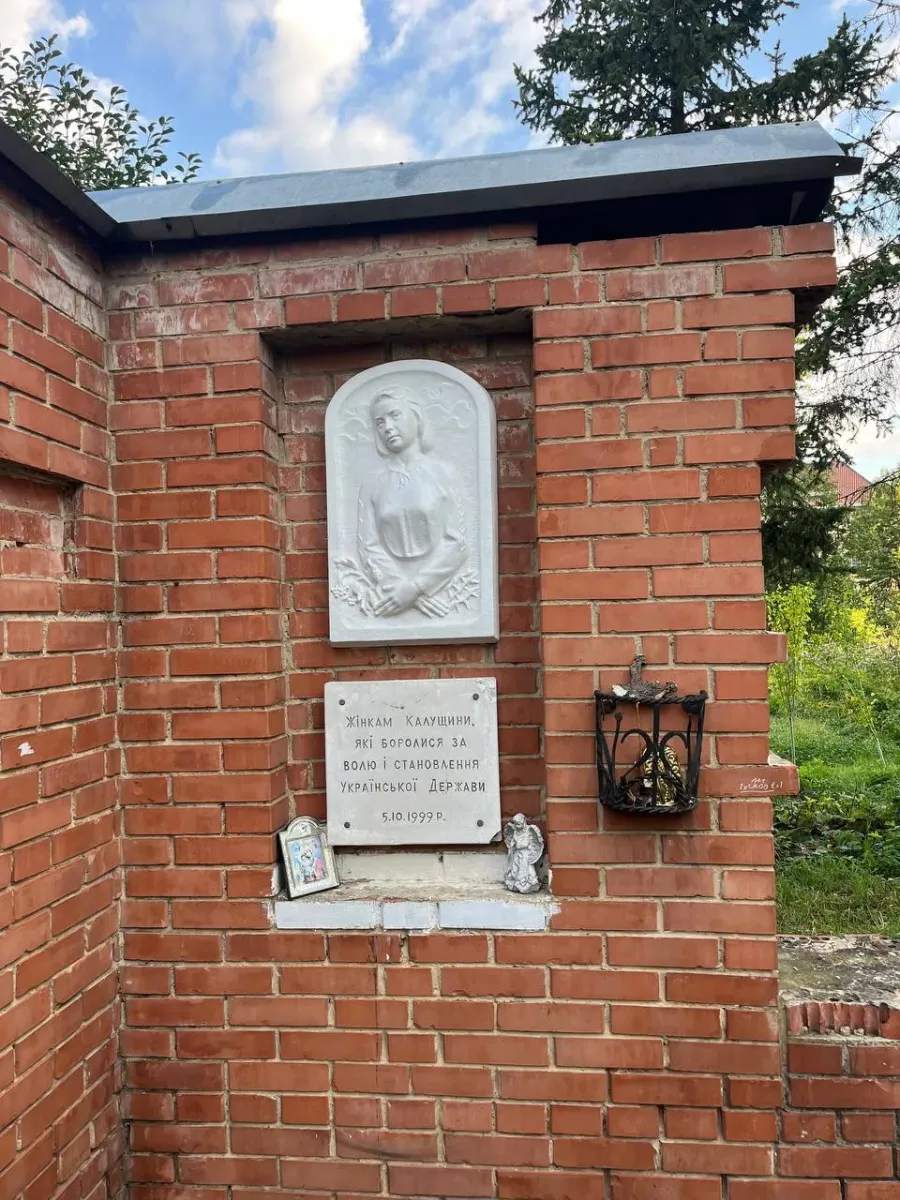 Щоб не потрапити живою до рук радянських чекістів, Надія Відоняк прийняла отруту на місці батьківської хати. Фото: "Вікна"