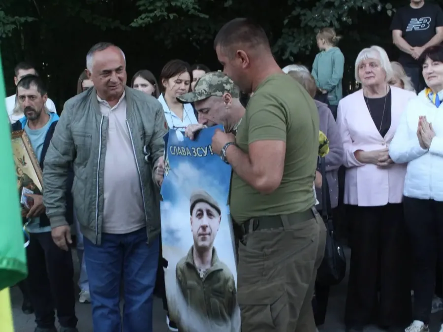 Воїн зняв свою світлину — вільний, живий і вдома. Фото: Тлумацька міська рада