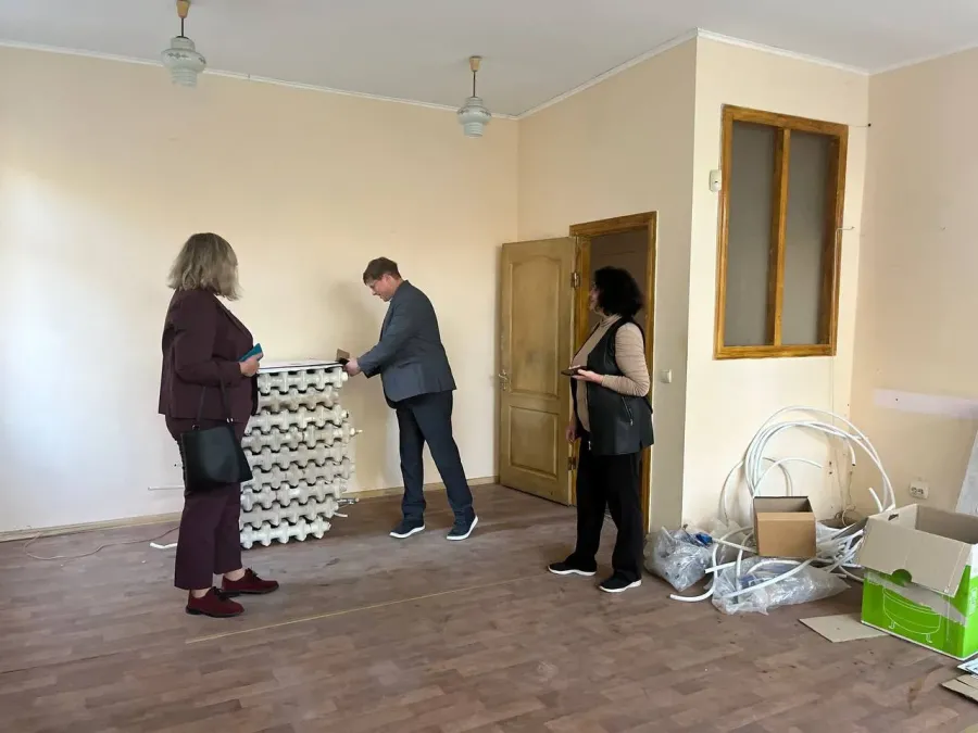 У будівлі центру соціальних служб вже повністю модернізували систему опалення. Фото: "Вікна"