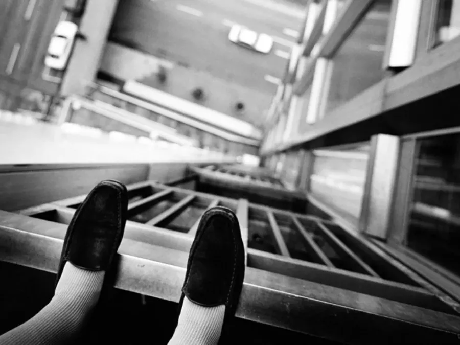 Ілюстроване фото.  14-річна дівчина отримала травми, несумісні з життям, внаслідок падіння з висоти