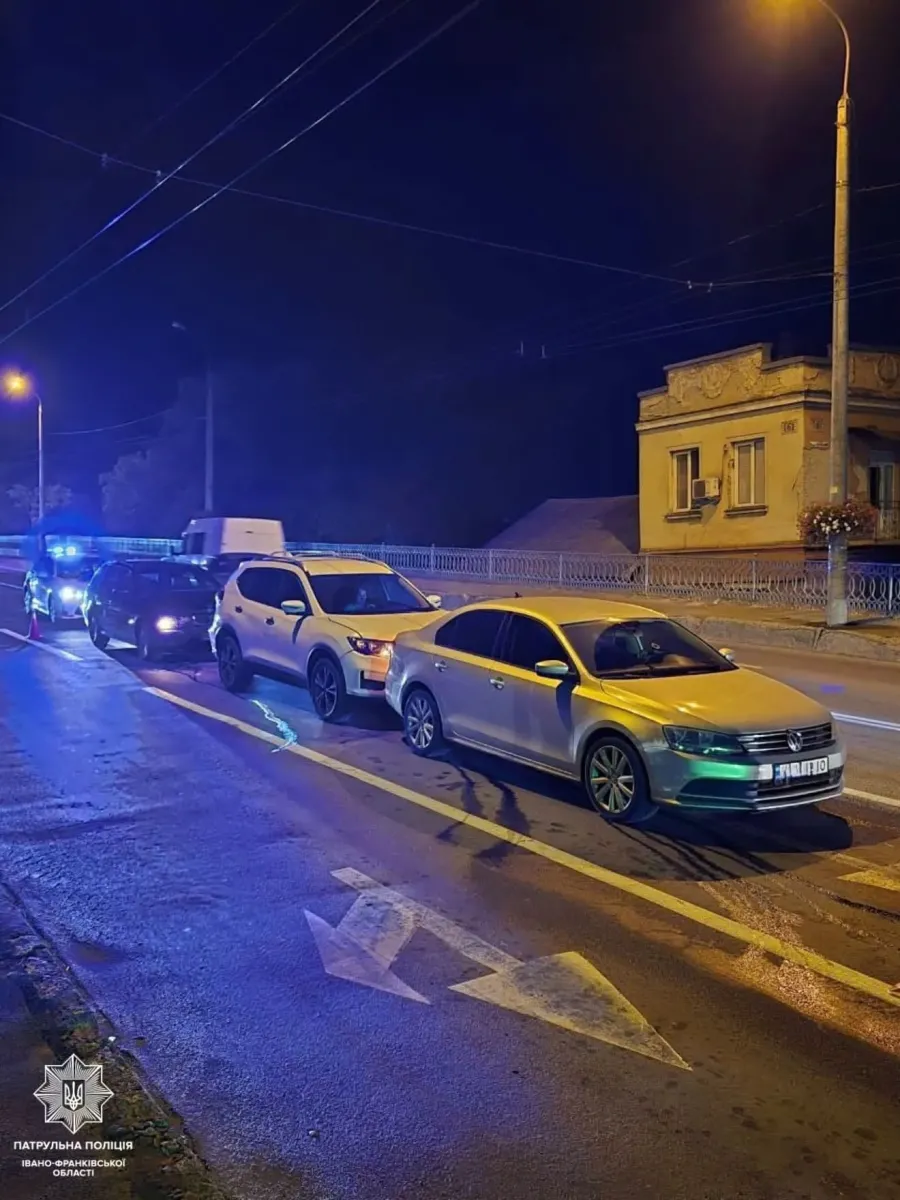 Патрульні встановили, що водійка автомобіля BMW не була уважною під час керування